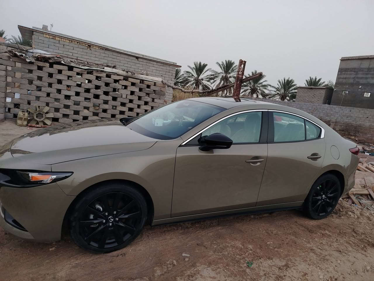 سلام عليكم سياره مازدا ثريه 2024 تيربو فور ويل مكينه ثنين ونص تيربو المرغوب سياره رياضيه  سياره جاهزه من كلشي  الف ماذب عليها بيع ومروس بسياره ٧راكب مكاني البصره قضاء المدينه رقم ***********
