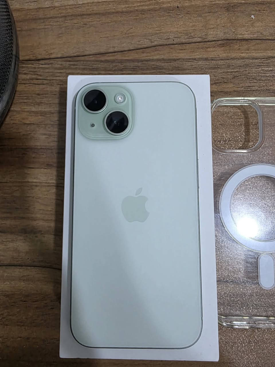 ايفون 15 العادي
ذاكرة 128
بطارية 90
اللون تركوازي 
التلفون جديد مع ملحقاته 
السعر 700الف 
***********
