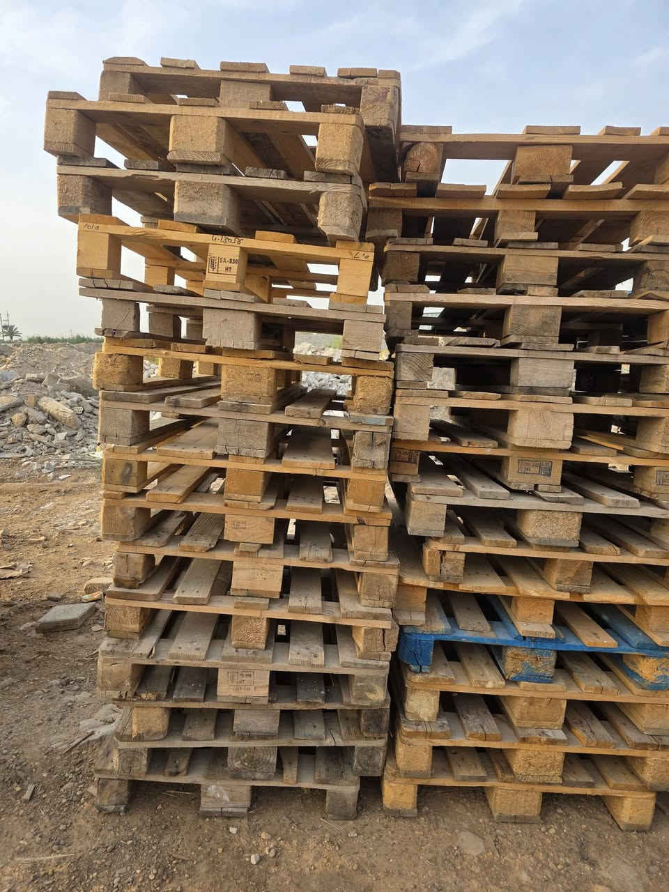 سلام عليكم سكيب لبيع قياس 120x80 ثقيل  وقياس 115x115 لبيع مكاني بغداد جسر ديالى الجديد.


**إذا كنت صاحب هذا الإعلان وتريد حذفه لأي سبب، رجاءا أرسل رسالة إلى الدعم الفني**