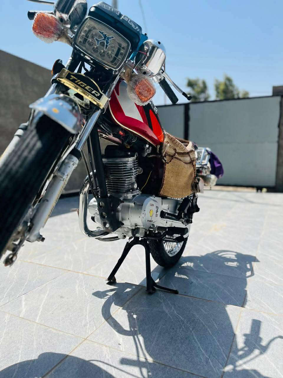 خوان دراجة تايكر للبيع موديل 2021 اوراق كاملة كهربائيات شغالة محرك ما مفتوح دراجة جاهزة خير من الله ترايك البصرة تخم تاير سعر 450الف وبيهة مجال العنوان ديالى كنعان الاستفسار علة هاذة الرقم اتصل وبيك خير ودلل ***********
