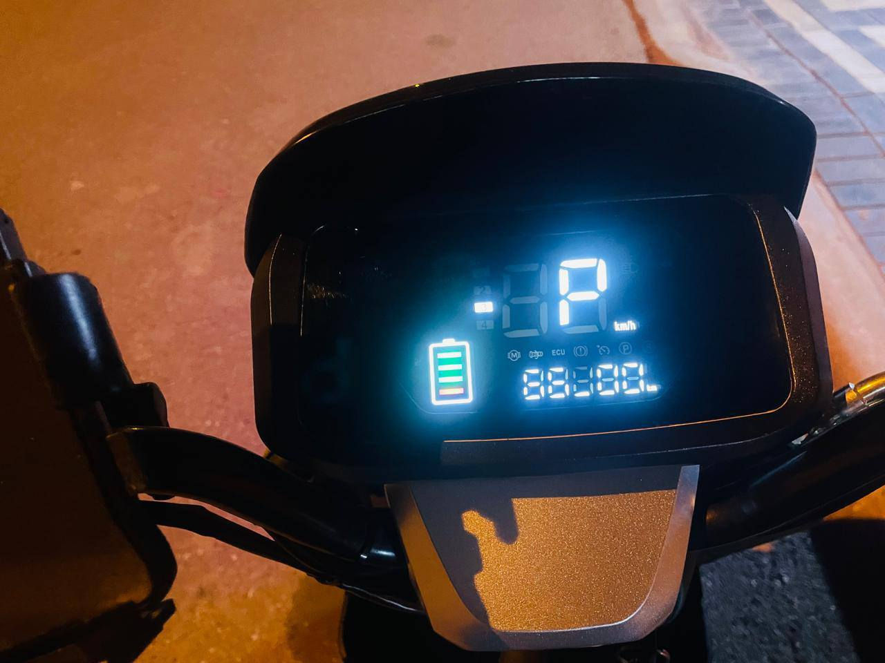 دراجه شحن للبيع RAYAN  R900  سرعه 90  / 3 نمر
5 بطاريات شحن يكفي 35 كيلو حقيقي السعر 600الف وبيه مجال مكاني بغداد الشعله قرب مجمع صحه وعافيه ***********
