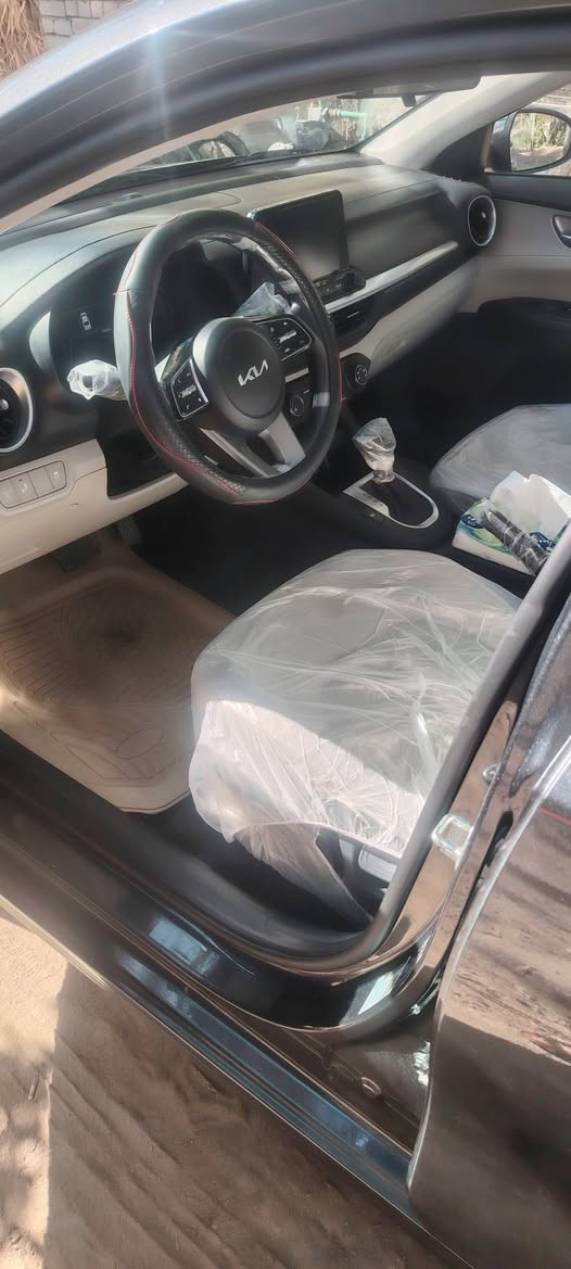 السلام عليكم كيا فورتي مديل 2023 
رقم اربيل تريد تحويل وكالة مضمونة 
لا صبغ ولا تبديل بس دعاميه وبارد بالجاملغ بدون ايرباك السياره جديده 
محرك 2000 دوش ماشيه 20 ميل 
الارضية مغلفة جلد 
رقم الهاتف *********** 
السعر 155 وبيها مجال
