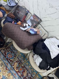 ميز طعام • 6 كراسي • نظيف