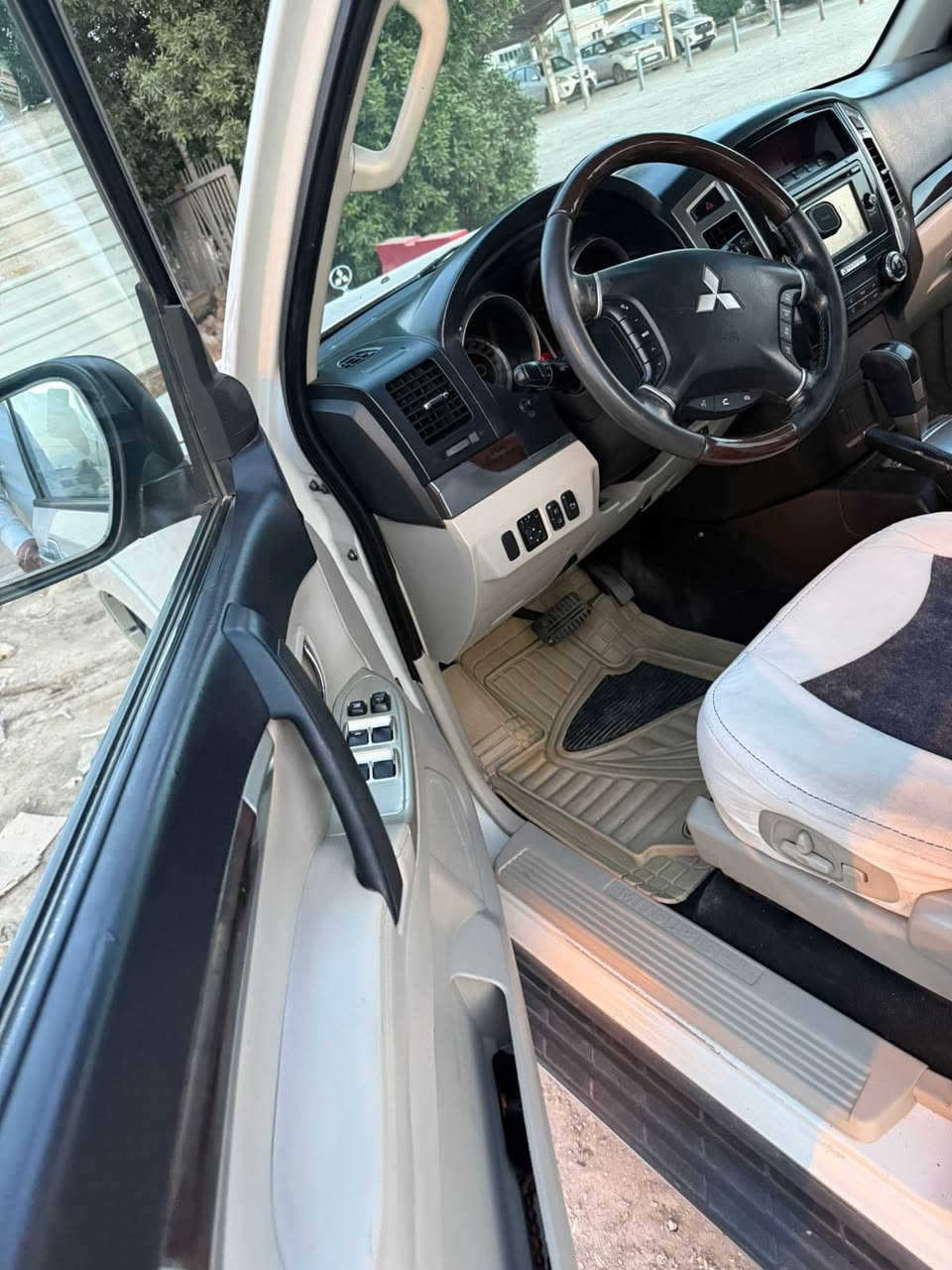 باجيرو
ماشية 170
 V6 3.5cc
2016
كفاله عامة 
رقم أربيل تريد تحويل تريد وكاله 
حبتور
مكاني بابل 
رقمي *********** للاستفسار
