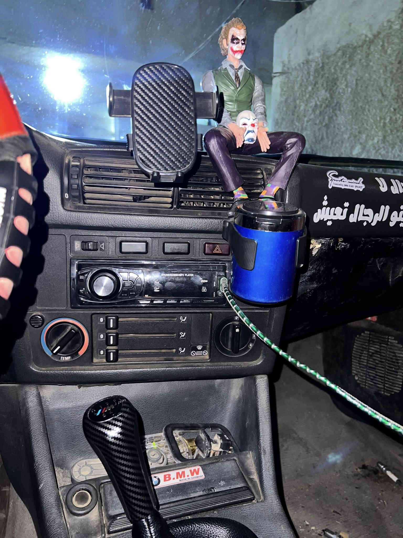 السلام عليكم    للبيع.        

السعر 33 وبيهة مجال بسيط 
بي ام دبليو حجم 320 زعرة
اربعة ٤ سلندر كير عادي. معدل وشلعة تشك الكاع 
موديل 1993
تخم تايرات و ويالة نظاف
ضايفلها دمام وعدسات وزنون واكزوز بسيط

للاستفسار *********** متوفر واتساب
