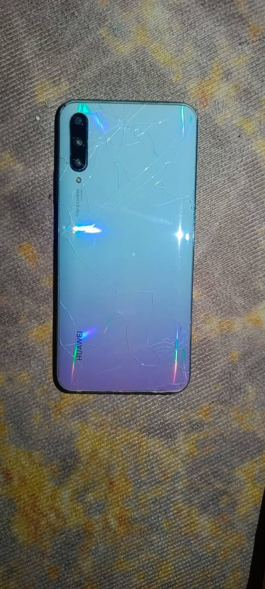 موبايل HUAWEI Y9s
ذاكره 128
معالج HUAWEI kirin710F
دقه الشاشه 1080+2340
بطاريه 5000ملي نبير 
بوبجي 60فريم بدون لاك 
ملاحظه كاميرات متوقفات مدري اليش  من وحدهن
كله بعد شغال كل عيب مابي. 
مكاني بغداد جديده قرب سريع محمد القاسم توصيل ماعندي
السعر 70الف 
وبي مجال


**إذا كنت صاحب هذا الإعلان وتريد حذفه لأي سبب، رجاءا أرسل رسالة إلى الدعم الفني**