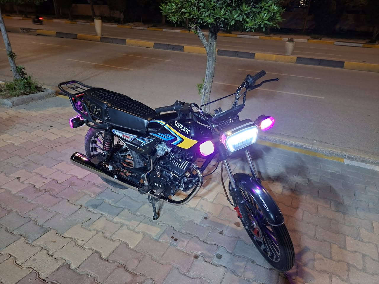 سونك موديل 24 محرك 200سيسي شوفت عينك نضافه  
(بيع & مراوس)
مكاني كربلاء السعر 725 بيها مجال بسيط 
***********
