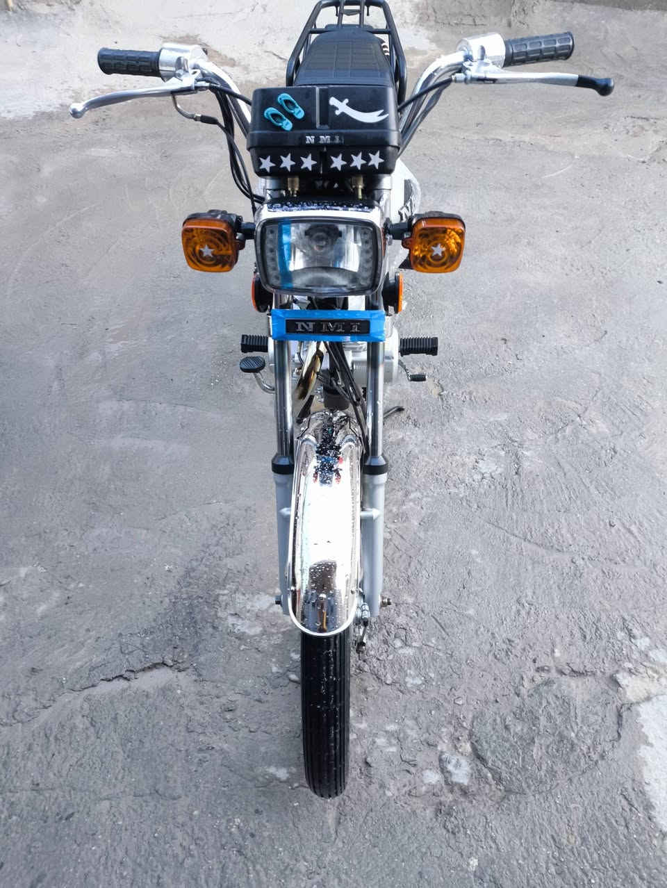 السلام عليكم ناما شلامجه تعمير غراض كلها اصليه ومختمه مابيها برغي نقص او تجاري مكينه ما مفتوحه شاصي20 اوراق اصولي 7ويا المكاتبه  الدراجه صارلها فتره معمره غراض 25دراجه حلوه ومرتبه ومتعوب عليها كهربائيات شغاله لايت اشاير بك لايت هورن كله شغال مال جناي مكاني كربلاء طوريج السعر 950وبي مجال


**إذا كنت صاحب هذا الإعلان وتريد حذفه لأي سبب، رجاءا أرسل رسالة إلى الدعم الفني**