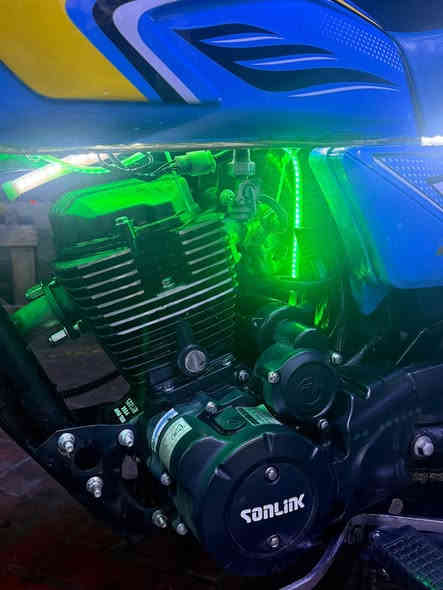 السلام عليكم
دراجه ايراني سونلينك للبيع  

٥ كير  محرك اسود ٢٠٠ cc 

ماشيه 13 الف فقط 

مصارلها هواي من طالعه من المعرض موديل 2024 

اوراقها معرض+ منيفيس فقط 

مكاني الاعظمية 
 سعرها 875 وبيهة مجال حك الجيه 

تواصل فقط واتساب ***********
