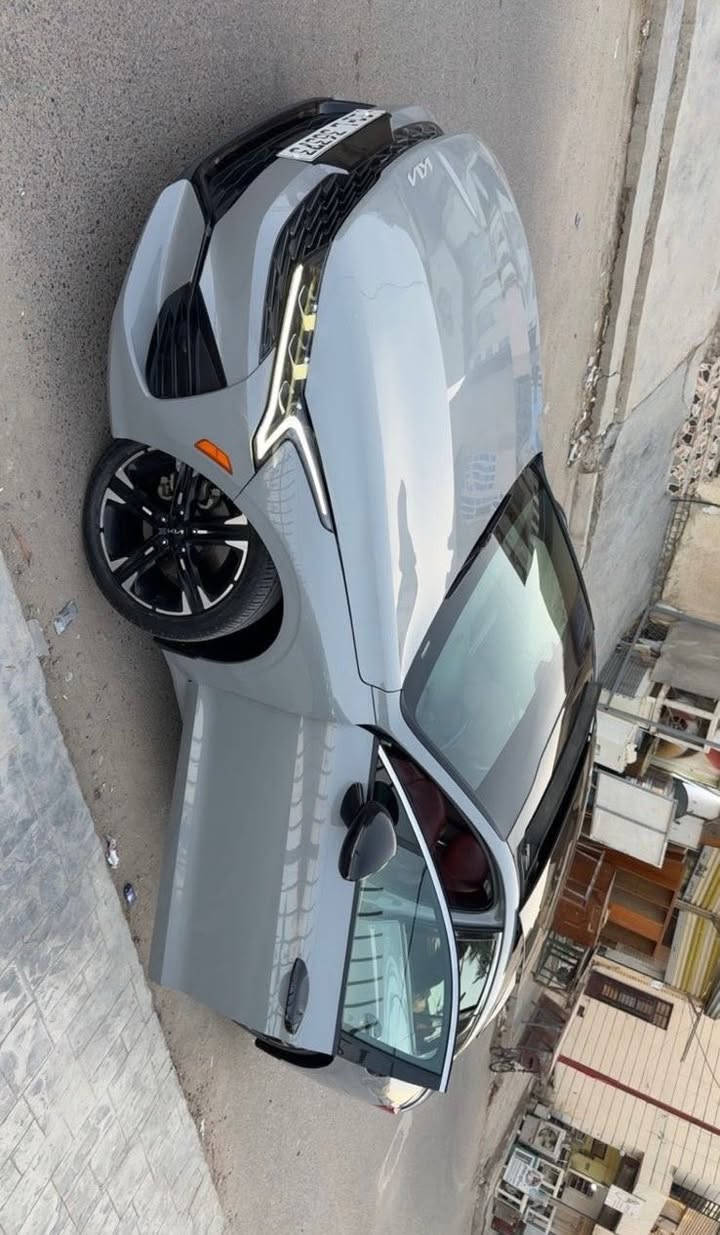 السلام عليكم للبيع 
KiA K5  GT LINE 2022 
مكينه 1600 تيربو 
فول مواصفات بأسمي تحويل ثاني يوم 
حادث مثل ماموضح بالمنشور حادث خلفي صندوك ودعاميه . وامامي دعاميه وبنيد 
#السعر 158 ورقه وبيها مجال شي بسيط 
مكان السياره / بغداد / شارع فلسطين او القاهره 
الاستفسار الاتصال ‭***********‬ بي واتساب
