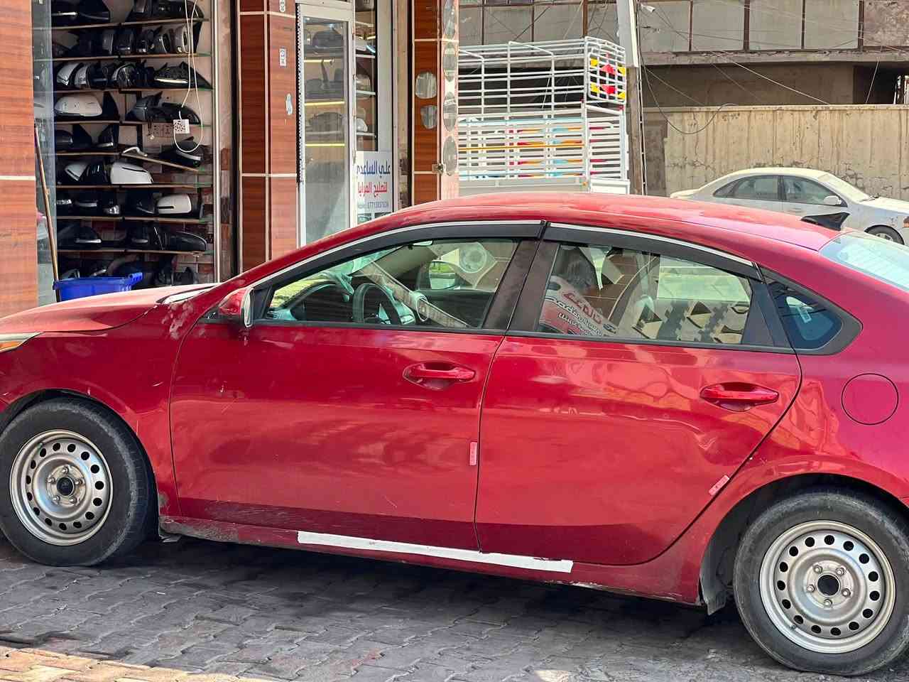 السلام عليكم
للبيع كيا فورتي موديل 2019 
**تفاصيل السيارة:**
- المحرك: 2000cc دوش DOHC
- الكير: اوتوماتيك AT
- العداد: [180] Mi شرعي
- اللون: [احمر]
- وارد: [امريكي]
- الرقم: [بغداد] 

**المواصفات:**
- تحكمات ستيرن
- رادار امامي + مانع تصادم
- [, شاشة, كاميرا, ..]

**
- 

**السعر المطلوب:** [100 ] $ وبي مجال بسيط للشراي الصدگ
**المكان:** بغداد - [الزعفرانيه]
**للاستفسار والاتصال:** ***********
