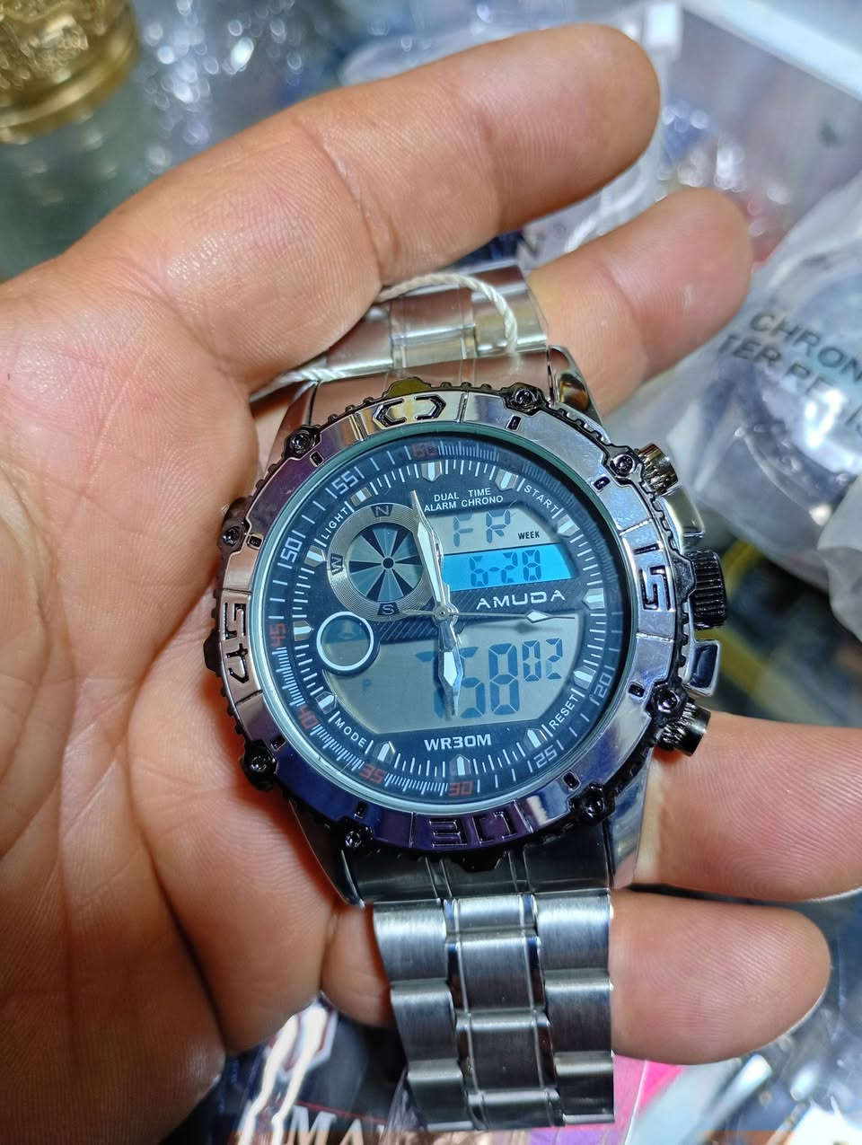 اكو احد مهتم هذين ساعات  شلع  مكان دهوك يوجد توصيل 
***********
