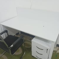 ميز دراسي • جديد • استخدام قليل