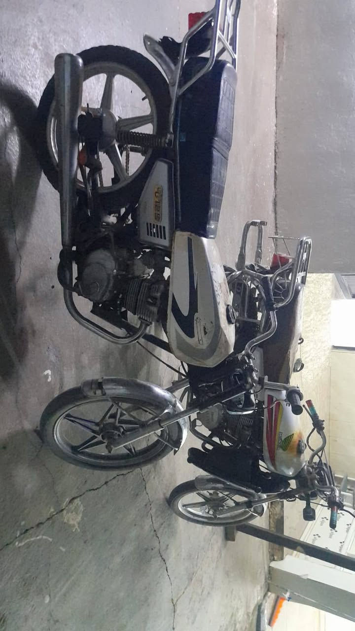 موطور للبيع بارت نضيف كلشي شقال مايعوزو شي كهربائيات شقاله محرك نضيف مفتوح 2على ولفات السعر 190وبي مجال الخاص مفتوح مكاني جنوب الموصل القياره قرية الحود


**إذا كنت صاحب هذا الإعلان وتريد حذفه لأي سبب، رجاءا أرسل رسالة إلى الدعم الفني**