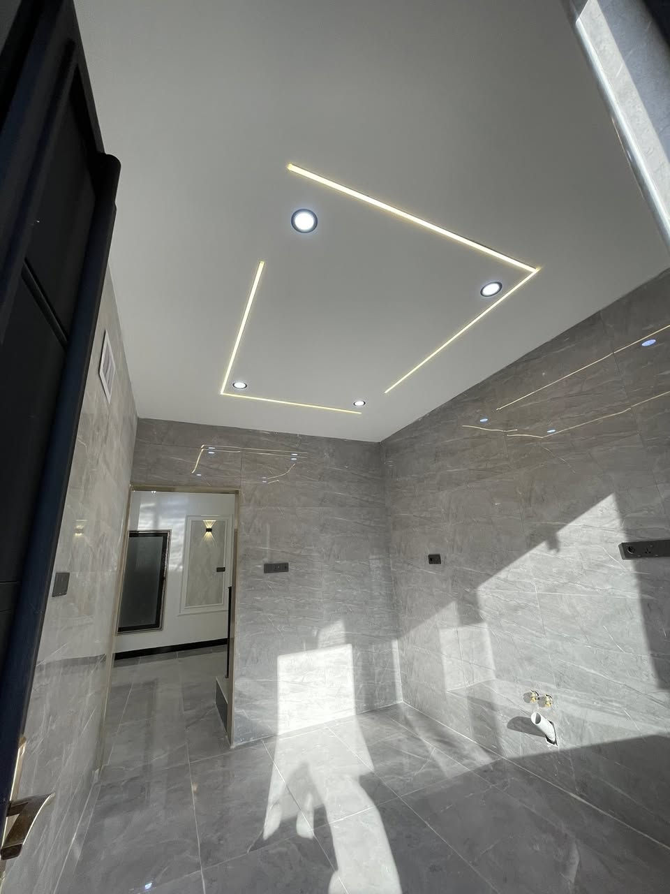 بيت لللبيع في حي السكر الاولى 120م 10*12م قريب عن المستشفى الخنساء  باب للاستفسار الاتصال على الارقام التاليه او مراجعة مكتب دور الموصل للعقارات العامة مقابل باب كلية طب الاسنان جامعة الموصل جامعة الموصل الباب الرئيسي120م  ركن 10*12م  بيت تصميم تركي البيت درجة اولى فول موصفات ***********—***********—
