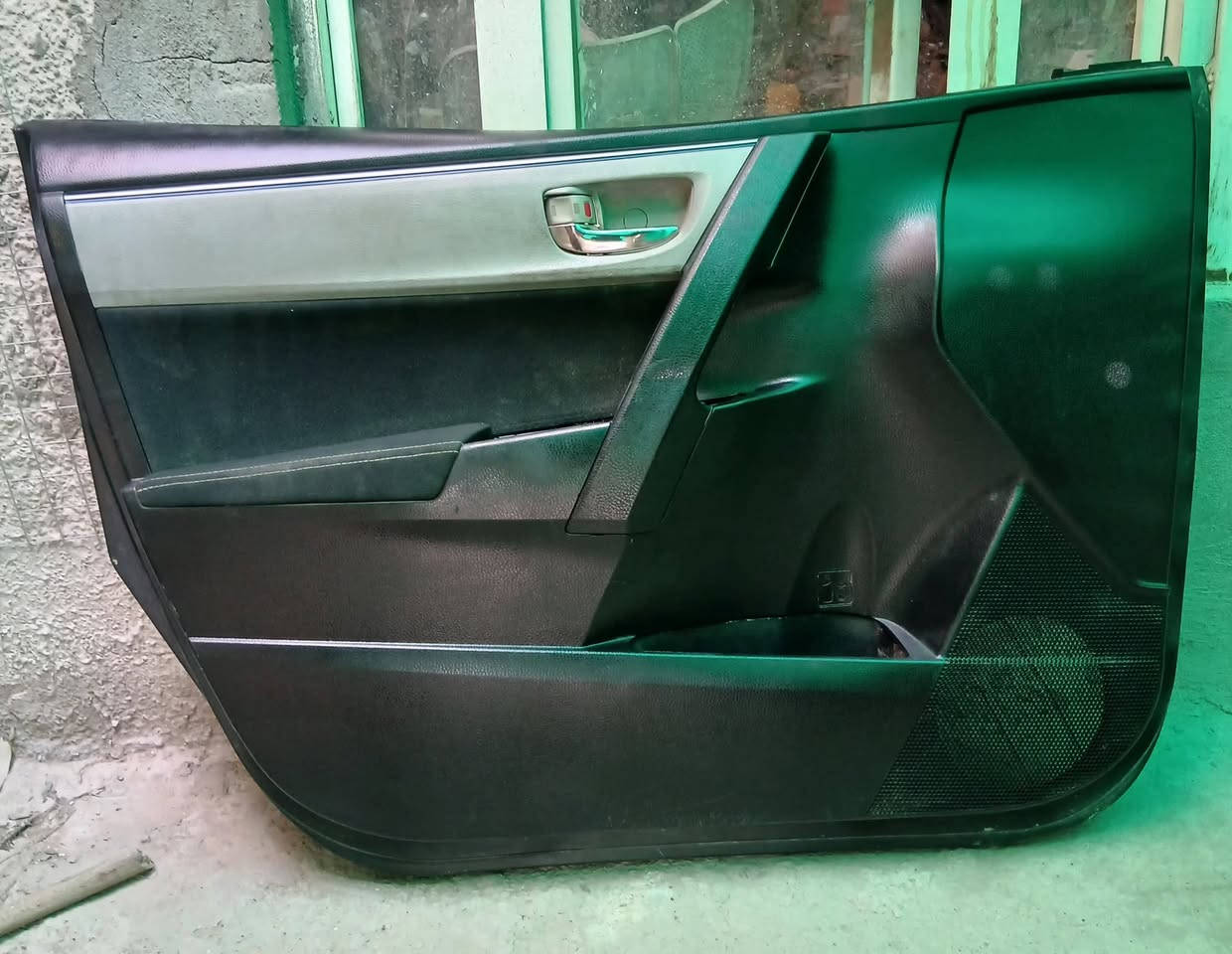 سلام عليكم باب كورلا بلادي موديل ١٩ كامل بطانه جامه سماعه كامل ماعده اليده بي طعجه فقط السعر 300 الف وبي مجال ***********
