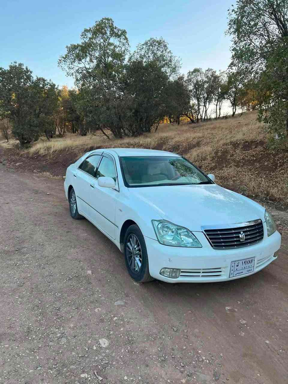 شاهينه ١٨٢ موديل ٢٠٠٥ 
ناوزه رده گه وره به كه وره 
٢ دوكمه يه موس موس
ديناري مه سروفي تيا نيه هه تابلي تازه يه
تازه ٤تايه ي لوكيشمان بوو به ستوه 
شاشه و به س مه ره شه 
ته بريت ساردو كه رم به شه رت
سه ياره كه قرچيشي نيه من به شه رتي ئه وه ئه ي فروشم سه قفي بوياخ نه بيو حيزاميش نه بي 
كودي بوو كراوه سه ياره هي خزميكي خومانه هه موو كياني به شه رت الوكور ناكه ين ته نها فروشتن
سعري قوفلي ٦٢ كه لاي بوو مه عامه له تيلم كه به 
سه ياره كه بي نوقسانيه 
***********  سليماني السليمانية, العراق
