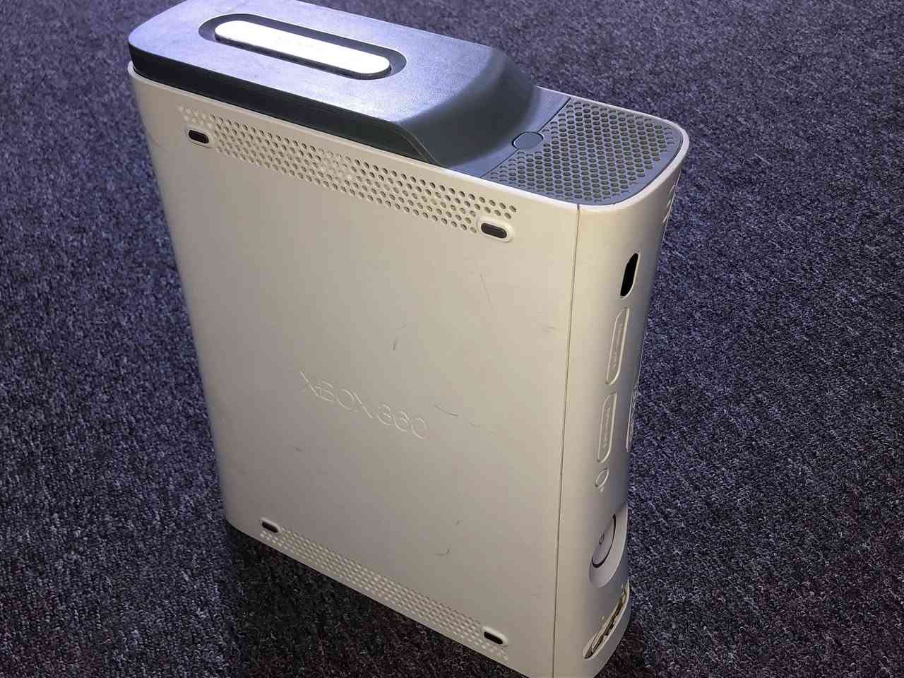 Xbox360
كامل ملحقات
السعر 110
***********
