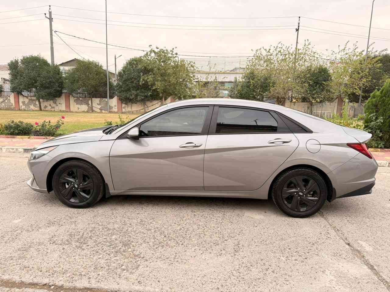 السلام عليكم
هيونداي إلنترا 2023 هايبرد – وارد أمريكي
Hyundai Elantra Hybrid 2023 SEL
ماشيه: 39 ألف mi
الضرر: فقط البونيد الأمامي  والجاملغ اليسار + ايرباك الستيرن السيارة بدون دواخل صور الحادث موجوده مع الصور
رقم الشاصي KMHLM4AJ5PU039777
المواصفات
 • شاشة كبيرة
 • كشنات مخمل
 • كشنات تدفئة 
 • ويل كب اسود
 • تشغيل عن بعد
 • رادار 
 • إشارة ترحيب
 • بصمة أبواب وبصمة تشغيل
 • مانع انزلاق
 • 3 أنظمة قيادة
 • سايد بريك كهربائي
 • شاشة
 • تثبيت مسار
 • جاهزة و ما نقصها شي 

السعر: 13500$ 
تريده مع الرقم 14600$
السياره كاتي بعده 
مكان السيارة أربيل  
‏‭0750 740 9651‬
