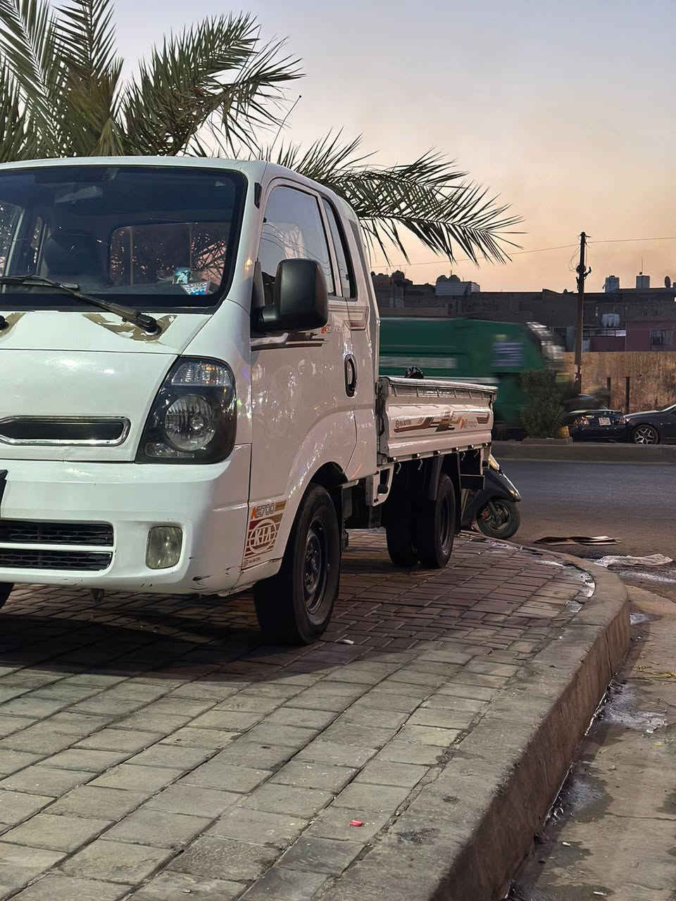 سلام عليكم كيا بنكو موديل 2013البيع سياره نقصه بس تايرات خلفيه ثنين وجامه اماميه نفس ما موضحه بل صوره مكان بغداد ام الكبر غزلان  حي اور سعر ٧٢ رقم ***********
