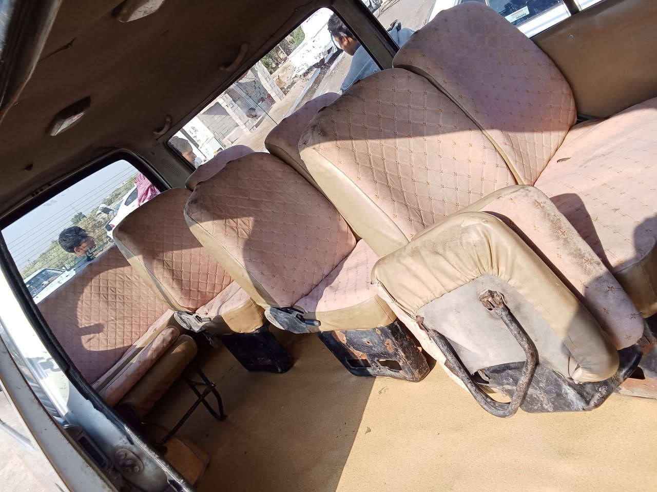 بيبارسي 2009رقم انكليزي سيارة نضيفه امصفرة من كلشي بس مكينه ونجي بيه خيط بخار شي بصيط السعر ,50اوبيه مجال الشراي***********
