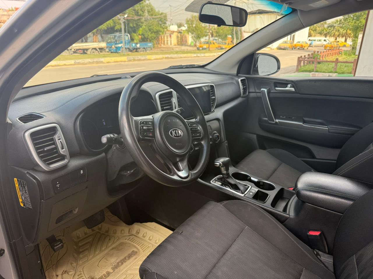 السلام عليكم كياسبورتج 2019 سياره جديده رقم بغداد محرك وكير شركه صبغ جاملغ بدون دواخل تبريد قطعتين السعر 142محال بسيط 
محرك 2400
قطعتين تبريد
انظمه قياده عدد ٢
مري شفط
شاشه كار بلي
منظومه زنون
تحكم ستيرن جهتين
حاكيه بلوتوث
مكان سياره بغداد السعر ١٤٢مجال بسيط اخوان للستفسار رقم صاحب سياره ***********
