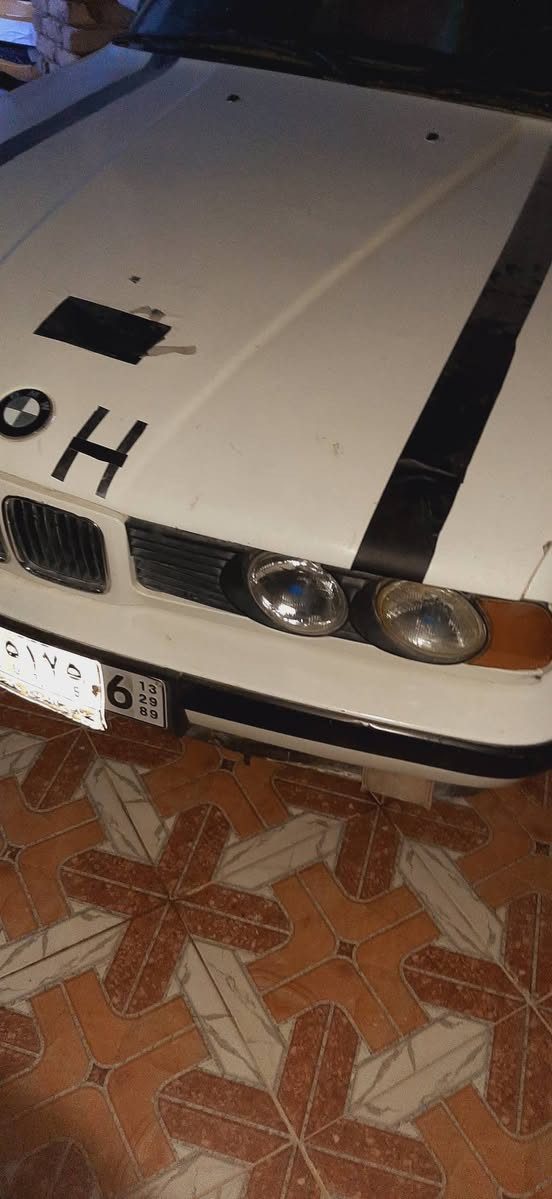 السلام عليكم سيارة للبيعاو للمراوس BWM 525 
صلاح الدين + السنوية لغاية 2028 + حدادية زين + كير عادي + مسكر فانوس لا تبخير ولا تنقيص
اريده مراوس ب تكسي 
الرقم : *********** بي واتساب
