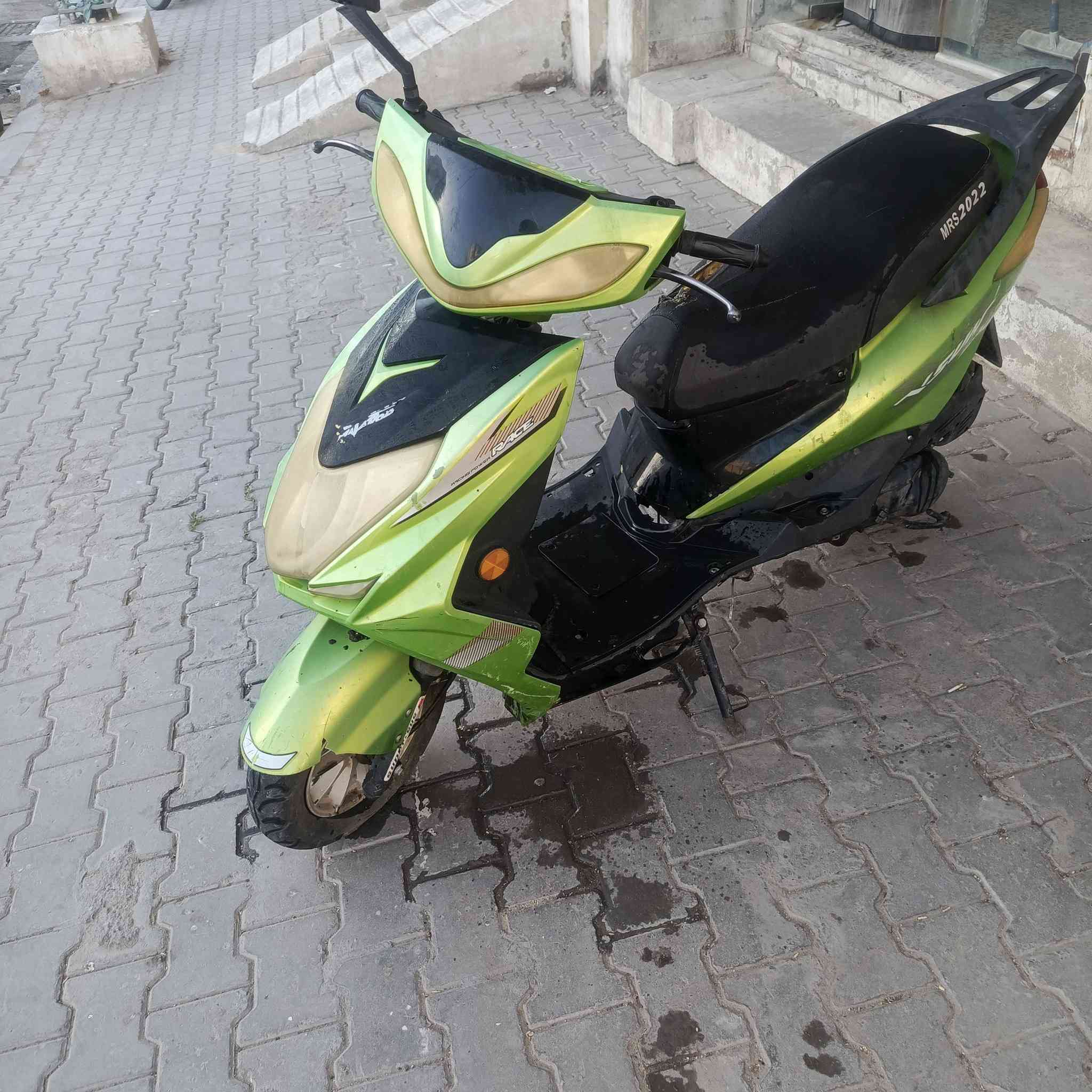 سكنس صيني دراجه صارله سنه متروكه جانت تشتغل من عفتهه هسه مادري بيه ابيع ع وضعهه.كوم حديد   85 وبيه مجال بسيط مكاني كربلاء سيف سعد  ***********
