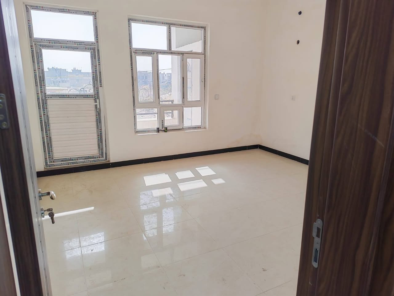 شقه للايجار في حي الشهداء قرب مدرسة الاعظميه للاستفسار الاتصال على الرقم
***********
