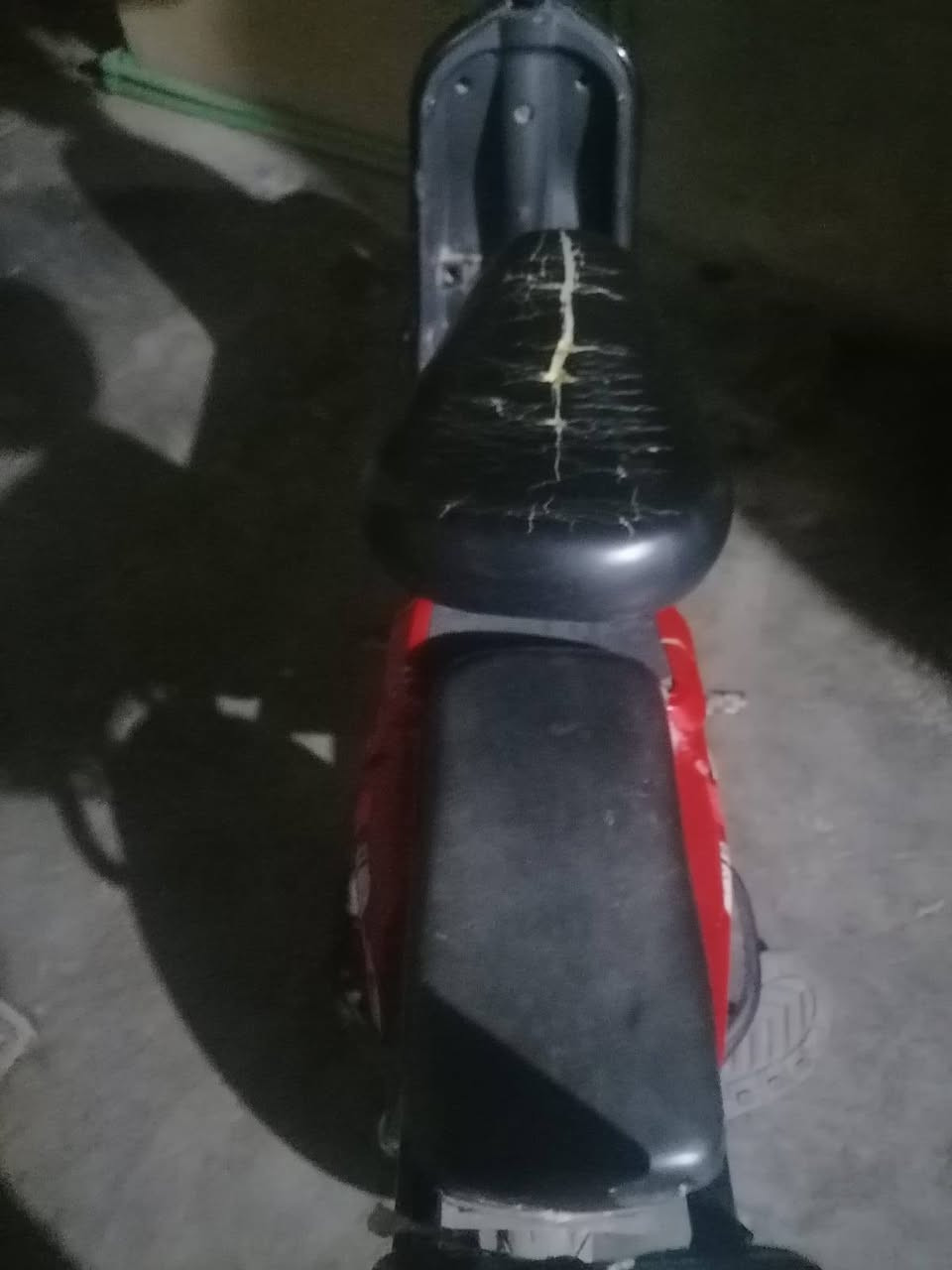 دراجه حجم 14 شحن اربعه باتري بطاريات يقرن 7÷10 مابيهن نفخ الدراجه بس اشاره مكسوره وموجوده لايت ابيض زنون عالي لايت سكن ازرق شاشه مضلله الدراجه لون احمر السعر 125 وبيها مجال هواي للطيبين  رقم ***********متواجد على الفيس وعلى الواتساب
