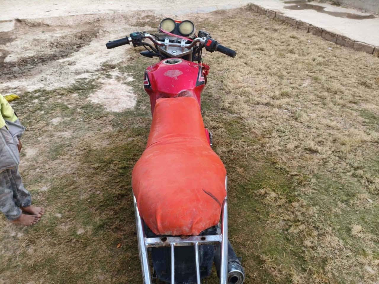 سلام عليكم دراجه البيع هون زاده مديل 16برغي ممفتوح الدراجه كلك كلك الخوذه مالته الصليه والشراي بي خير ويدلل اليريته يتصل عله هاذه الرقم ***********
