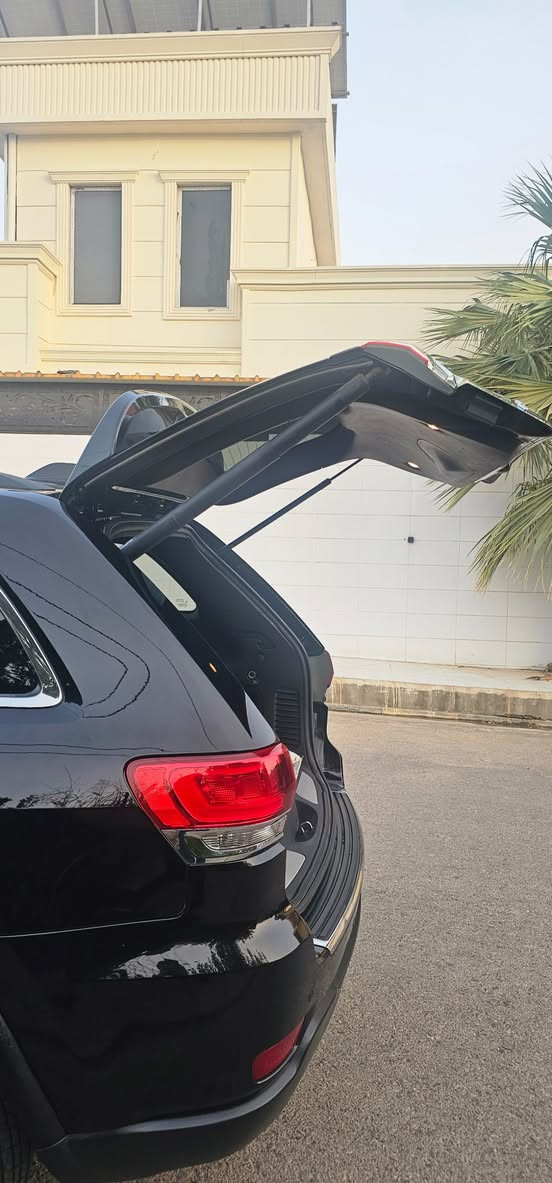 مودێل: 2019 لیمتد
cc V6  مەکینە: 3600
100,000 مایل رۆشتوە
گێر و مەکینە دەسکاری نەکراوە
 بەبێ ئێرباگ
 3 پارچە ناوگرتن نیە (بۆنیت و چاملخی سایەق مەعجون، دەرگای سایەق کلیەری ئەمریکایە) 
فول ئۆپشن: بصمە، سلاید، شاشەی گەورە، ئۆتۆپارک، سندوق شوفت کارەبایی، کامێرای دواوە، راداری دواوە و تەنیشت، کشن جلد گەرم و کارەبایی، سوکان گەرم، سبورت مود
11/2026 سەنەوی و ژینگە تا 
 شوێن: سلێمانی 
نرخ داواکراو: $24,500

********عربی***************
الموديل: 2019 ليمتد
المحرك: 3600  V6
ماشية 100,000 ميل
الکير والمحرك غير مفتوحين (ضمان)
بدون إيرباغ
 بها ٣ قطع بدون داخل (البونيت جاملغ السائق  معجون، باب السائق  بس پمپ كلير أمريكي)

فول مواصفات: بصمة تشغيل، فتحة سقف (سلاید)، شاشة كبيرة، أوتو بارك، باب خلفي كهربائي، كاميرا خلفية، رادار خلفي وجانبي، مقاعد جلد أسود كهربائية مع تدفئة، مقود مدفأ، وضعية سبورت

الفحص والبيئة لغاية 11/2026
الموقع: السليمانية
السعر المطلوب: 24,500 دولار السليمانية, العراق


**إذا كنت صاحب هذا الإعلان وتريد حذفه لأي سبب، رجاءا أرسل رسالة إلى الدعم الفني**