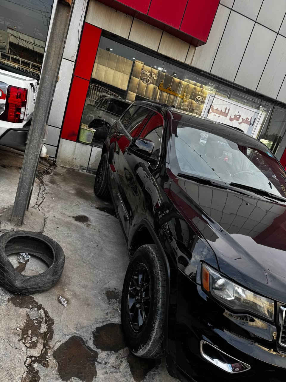 🚗 للبيع جيب جراند شيروكي لاريدو 2018 🚗
📍 رقم بغداد
🎨 اللون: أسود
⚙️ المواصفات:
 • محرك 6 سلندر 3.6L
 • كير أوتوماتيك 8 نمر
 • فور ويل (4×4)
 • أنظمة قيادة: نورمال – إيكو – سبورت
 • مانع انزلاق 
 • شاشة وسط
 • CarPlay
 • رادار خلفي
 • كامرة خلفية
 • كرسي السائق كهرباء
 • نظام إطفاء وتشغيل عند الوقوف (Start/Stop)
 • تشغيل عن بُعد
 • جام أمامي أوتو
 • لايت أوتو
 • زنون

🛠️ السيارة نظيفة وجاهزة للفحص
📄 نص مواصفات
💰 السعر قابل للتفاوض 200

📞 للاتصال / واتساب: *********** بغداد, العراق
