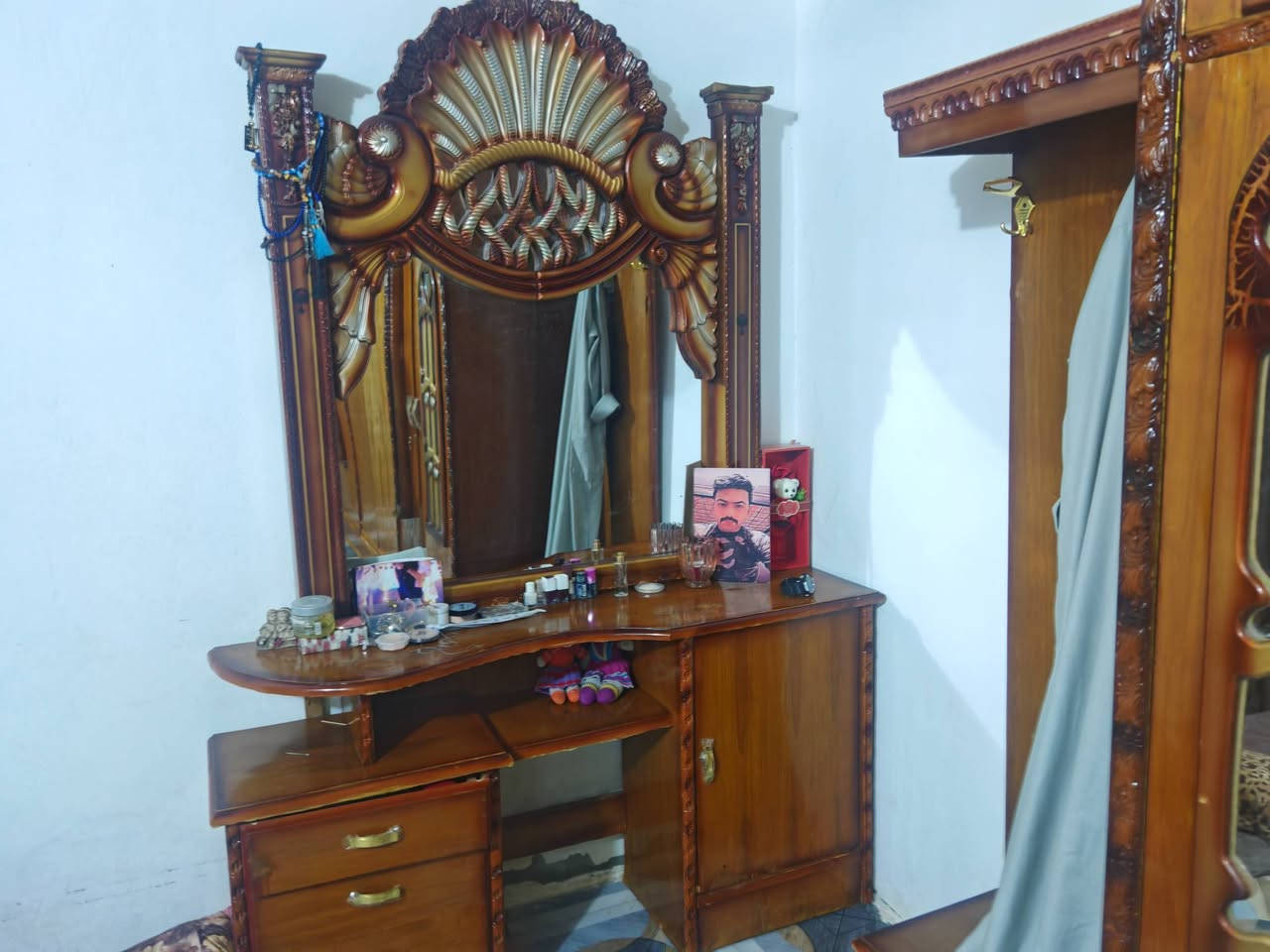 سلام عليكم غرفه نوم صاج عراقي عنواني ديالى شهربان حي المهدي سعر350 وبيه مجال بصيط ***********
