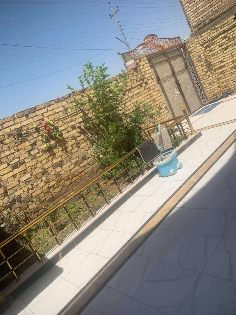 دار للبيع ع طريق بغداد منطقة أبو شطيب مجاور معمل غاز العبعوب الأهلي مقابل محطة الوقود الحكومية، مساحة 264 متر، 11*24، طابق ونصف
الطابق الأول يتكون من غرف نوم(سويت) +صالة+أستقبال +مطبخ+كراج  سيارة
أما الطابق الثاني يتكون من غرف نوم (سويت) +صالة
إضافة للمجموعة الصحية
زراعي سند23
سنة البناء 2022
السعر خاص أو الأتصال ع الرقم 
***********
