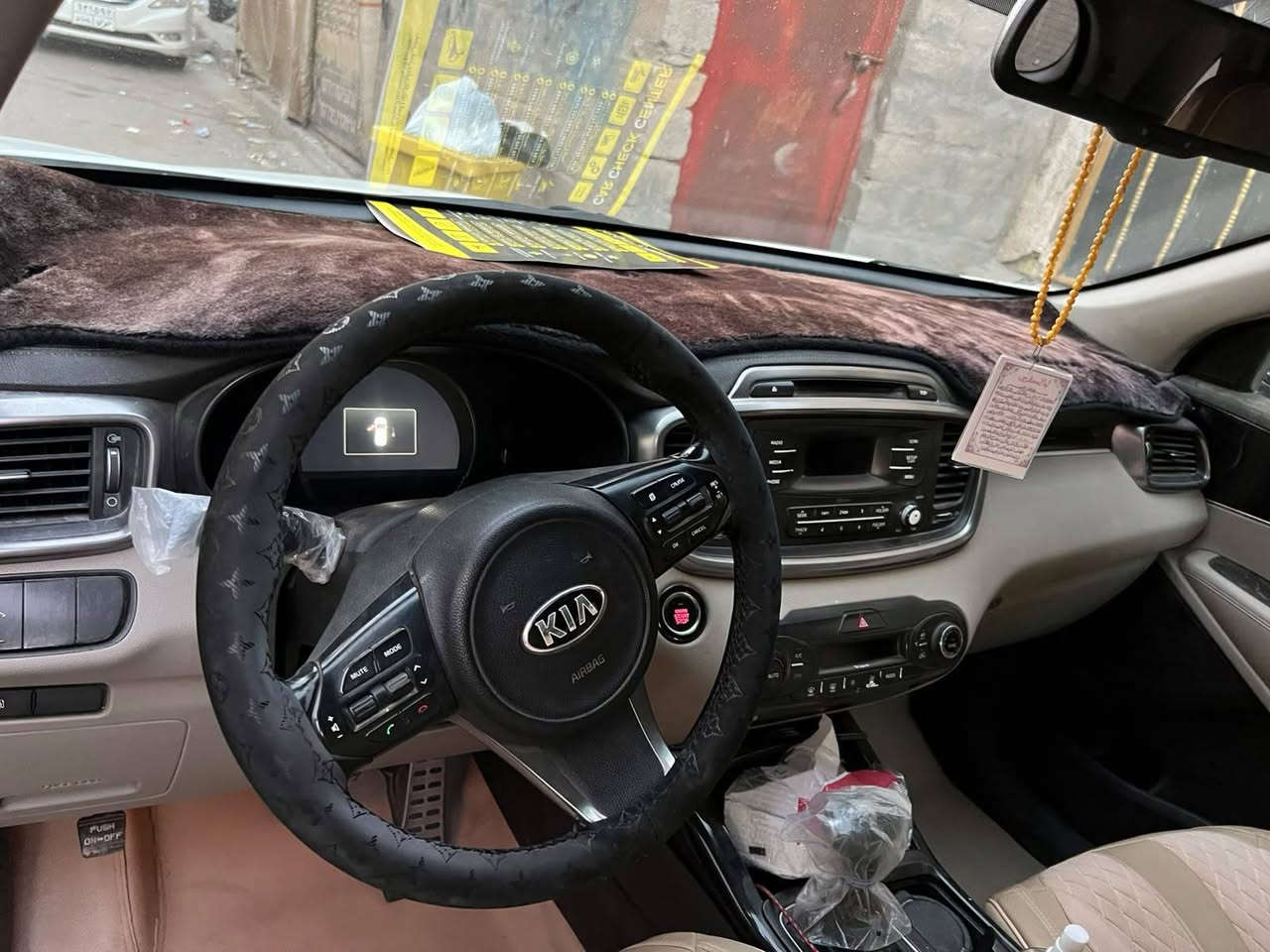 للبيع فقط...
كيا سورينتو وارد خليجي موديل ٢٠١٦

 رقم بصرة  السنوي بعدها مامنتهية

بأسم اقاربي.  تحويل ثاني يوم

سيارة جديدة  واستخدام موظف

مكفولة من الصبغ والتبديل  

فقط بارد جدآ بسيط وفحص السونار موجود

السعر ٢١٨. مجال بسيط حك العمله

المواصفات 

فوول عدا البانوراما 

٧ راكب

محرك ٦ سلندر.   V6

تبريد ٣ قطع 

بصمة تشغيل

بصمة ابواب

فوول تحكم استيرن

حساسات ابلاد امامي

لايت زينون

اشارة في المراءة كهربائي

مقعد سائق كهربائي
بردات ابلاد اسلايت للابواب الخلفية

تخم تاير + الحدادة جديدة 

تغليف أرضية 

مكان السيارة في البصرة

للاستفسار.    ***********

