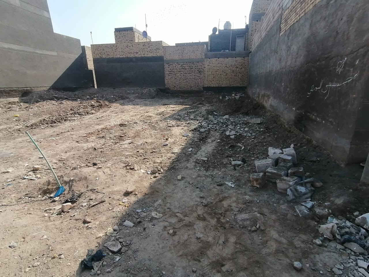 السلام عليكم
#عرصه للبيع طابو صرف الديوانيه حي الزيتون قريبه كلش للشارع العام وقرب مخبز النخيل سادس عرصه عن الشارع العام الرئيسي 
المساحه 200 متر الواجهه 10 و النزال 20
للاستفسار ***********
اجازه بناء كامله جاهزه لقرض الإسكان
المنطقه ماء خطين ومجاري وحاليا بمرحله القلع للشوارع
