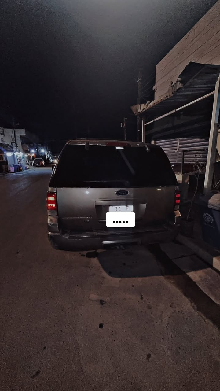 سلام عليكم 
فورد اكسبديشن 
مديل 2003 
محور 3000 vvti
رقم بغداد بسمي سنويه 31
سياره مصبوغه 
مكاني بغداد 
سعر 70 وبيه مجال حك الجيه 

بغداد / حي الجهاد 
***********
