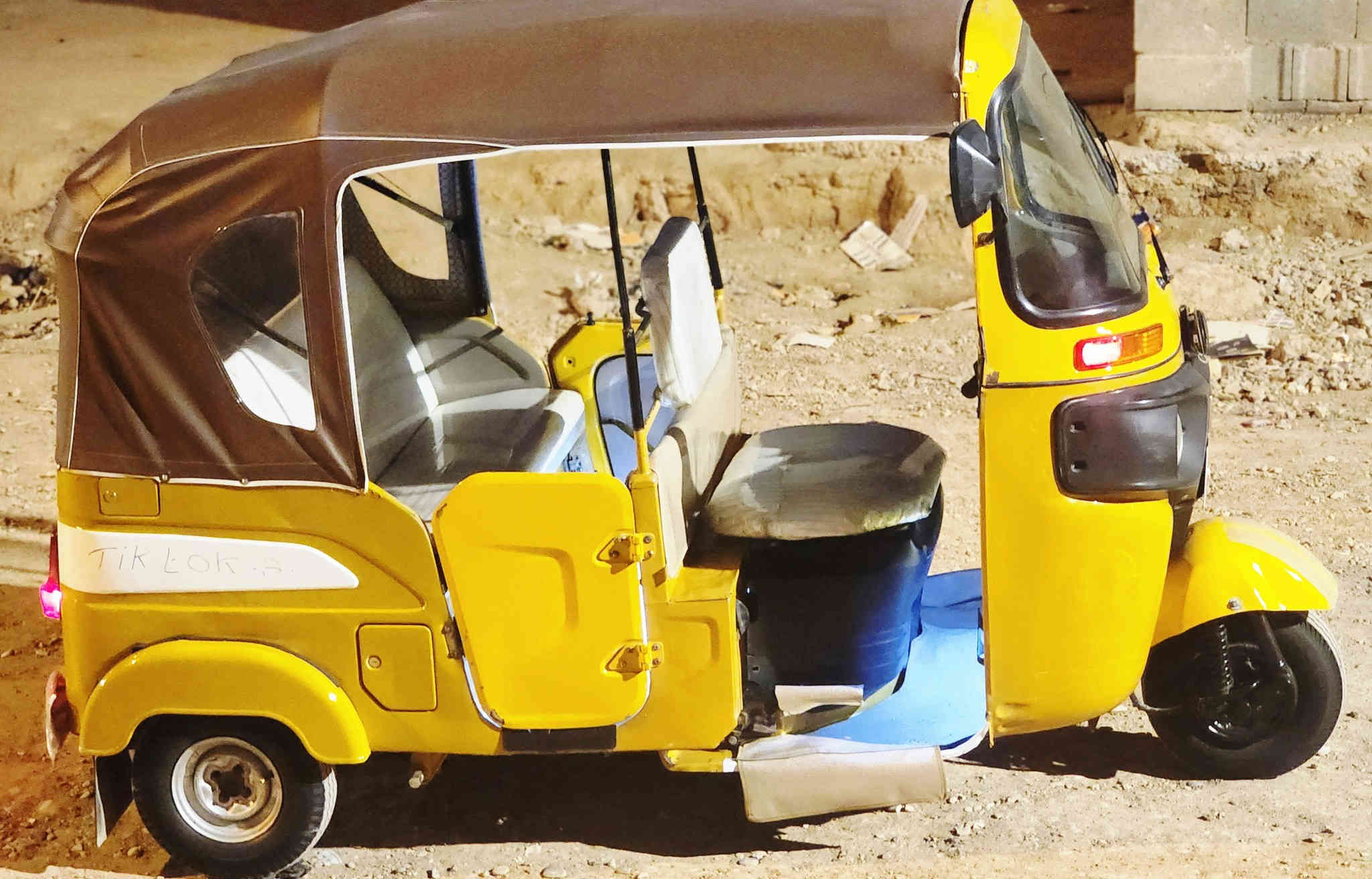 سلام عليكم شباب تكتك للبيع مديل 2021 شهر ال5 تكتك رقم وسنويه نكليزي تكتك جاهزه نكره سلف تكهرباءيات كله شقاله تخم تاير جبلي كاعيات ودوشمه مكاني البصره القرنه وهاذه رقمي *********** والسعر ب7وبيه مجال للطيبين
