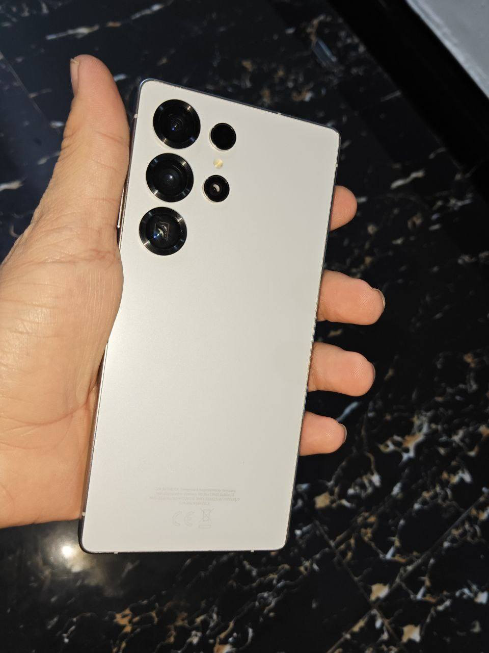 للبيع اس ٢٥ الترا ذاكرة ٢٥٦ شرق اوسط نضافة شوفت عينك ١٠٠%بعدة تحت الضمان مع ضمان كسر شاشة قطعة ما تتعوض محتاج واريد ابيعة السعر مليون و٩٠ الف لا تكسر بسعر ترا ماخذة  جديد متواجد فقط على الواتساب ***********
