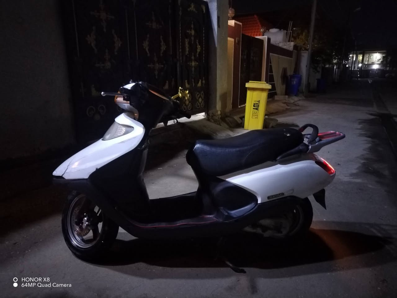 السلام عليكم
دراجه سبيسي للبيع الدراجه شغاله مابيها شي

السعر 300 وبيها مجال

المكان خاجيه والرقم : ***********
