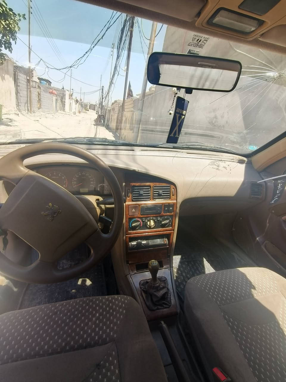 سلام عليكم بيجو 405مديل 2013 رقم بصره سنويه منتهيه تحويل ثاني يوم سياره جاهزه تبريد تدفئة كله شقال محرك كير جديد حداده جديده  سعر 27 وبيهه مجال مكان سياره بصره زبير محلت شمال ***********
***********
