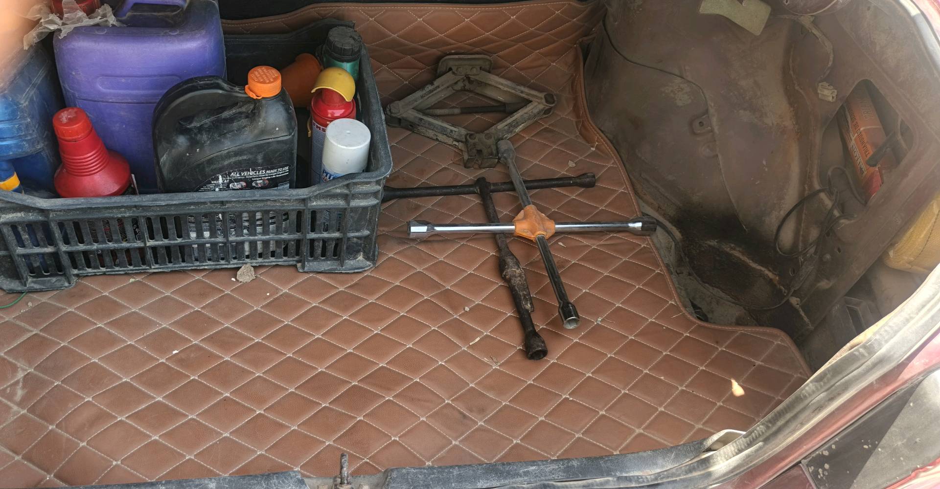 كيه سيفيه 94 _/كامله من كلشي مكينه كير تبريد حداديه
 سبير  تواير 
دواخل نضيفه كلش 
سنويه لل 2030بأسمي توني مجدد وهزه جديده 

مكان ناصرية مركز  سعر 38 واتساب ***********
شنو حالة الموكنّة والگير هسه؟ أكو أي ملاحظة مثل تهريب، ضعف سحب، أو تبديل/تصليح سابق؟: 
لا
السيارة بيها رش أو صبغ كامل لو تجميلي؟ وأكو أي حوادث أو سمكرة/معجون تريد تذكرها؟: 
كامل
المكيف والتبريد شغالين زين لو بيهم شي؟ وإذا أكو نواقص بالكهرباء أو الكماليات شنو هي؟: 
لا
السعر 38 نهائي لو بيه مجال بسيط للمساومة؟ وهل التحويل والتسليم بنفس الناصرية لو أكو شرط معيّن للبيع؟: 
مجال قليل 