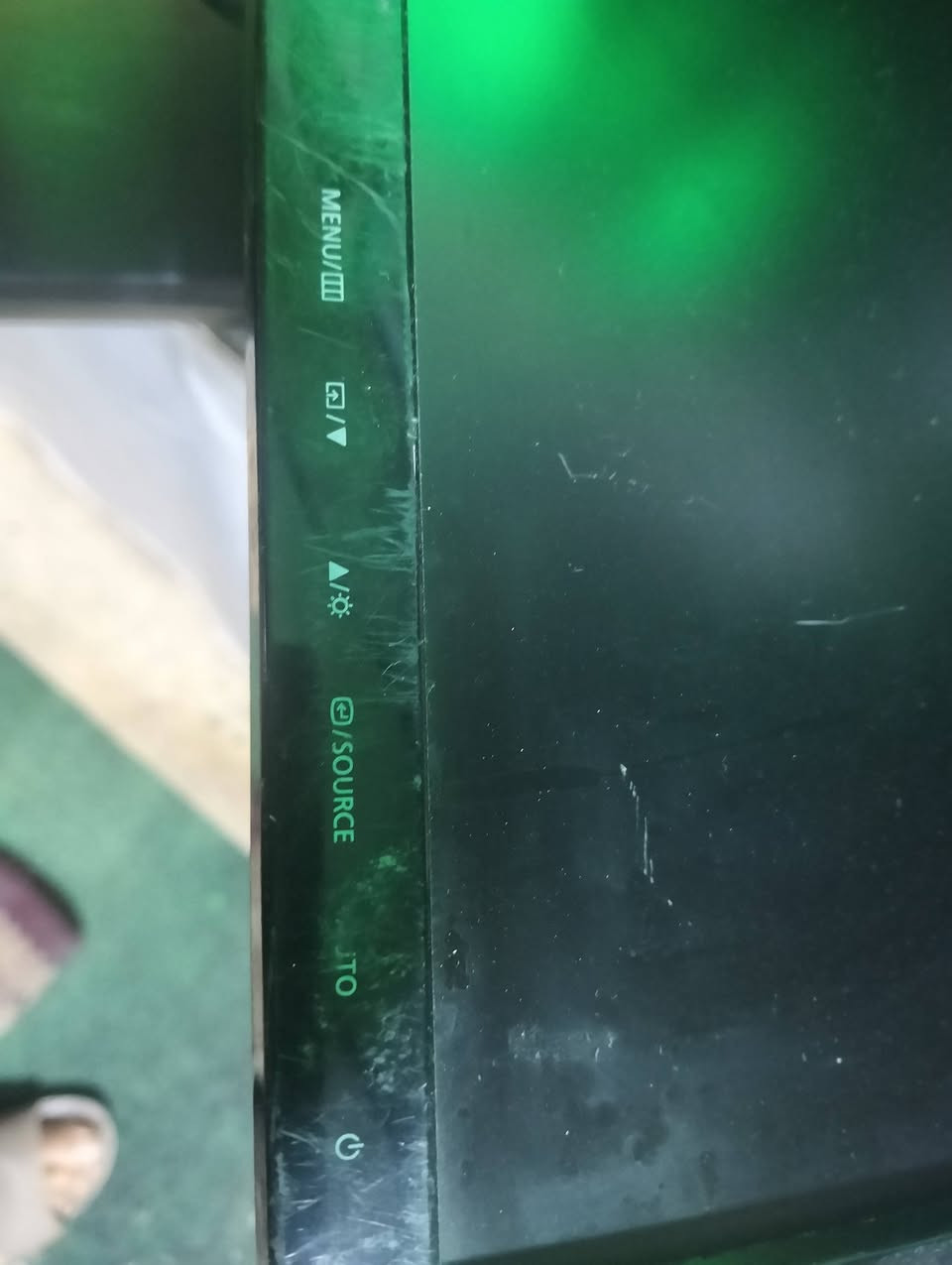 للبيع 
شاشة حاسبة سامسونك
حجم 17 لمس
تصلح كذالك عرضة الكاميرات المراقبة عليها
بغداد
***********
