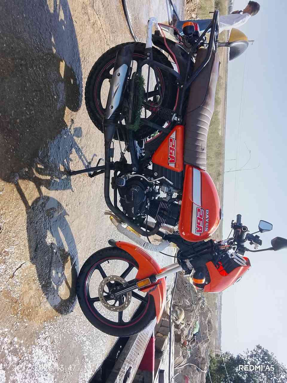 السلام عليكم دراجه دايون للبيع مكفوله محرك مامفتوح كهربائيات شغاله كله موديل21 الرقم***********
