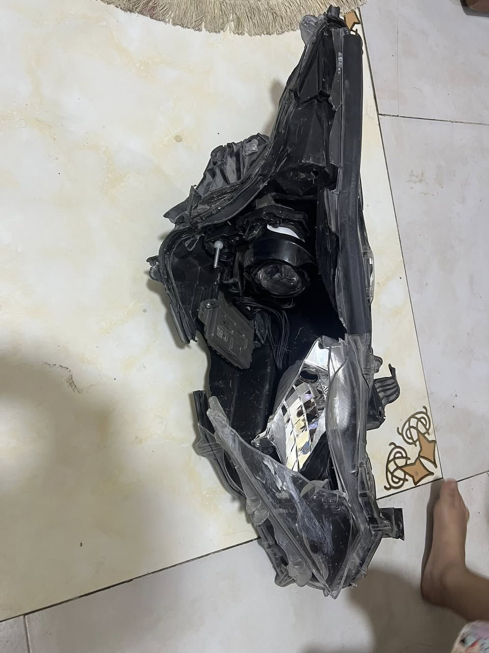 ‏سلام عليكم مازدا كورلا 2025 كارت عدسة شغالات النقص جامة والأطار ويراد لها Viber قليل جدا السعركارت تعرفون ب ب ٧٥ بس الكرت العدسة ولايتات شغالات بقى تريد تصلح عندك نقص هاي يمك للعلم اصلية وسعر الأصلية ب٣٥٠ دولار السعر مناسب اتصل وتدلل ماريد أبيع لها مازدات يكسروها  
***********

للعلم جهة السايق
