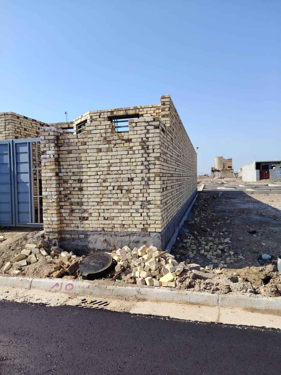 بايكارات للبيع مساحه الواحد 100 م شغل درجة ولا خدمات كامله ماء مجاري ارصفه تبليطحي الموضفين بل 7000 بضهر السايدين معاملة كامله للتقيم عل مزايده الاستفسار التصال على الرقم التالي ***********
