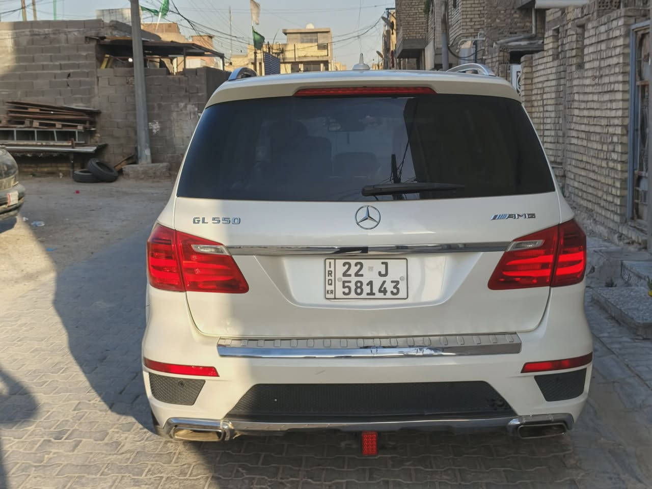 السلام عليكم GL550 مرسيدس موديل 2013 وارد امريكي مكفولة كفالة عامة من الضربة او الصبغ ماعدا خمس اشبار صبغ فقط السيارة كلين السيارة فول مواصفات بصمة بانوراما كشن مساج رادارات حساسات اشاير بالمري جوبلسات تصعد وتنزل 7 راكب كت AMG بلادي مكينة وكير كفالة حدادية جديدة تدفئة تبريد شغالة ثلج تخم تاير جديد نوزلات جديدة بلكات جديدة رقم اربيل مكينة 8 سلندر توين تيربو فول مواصفات بعد هواية مواصفات السعر خاص *********** مكان السيارة بغداد
