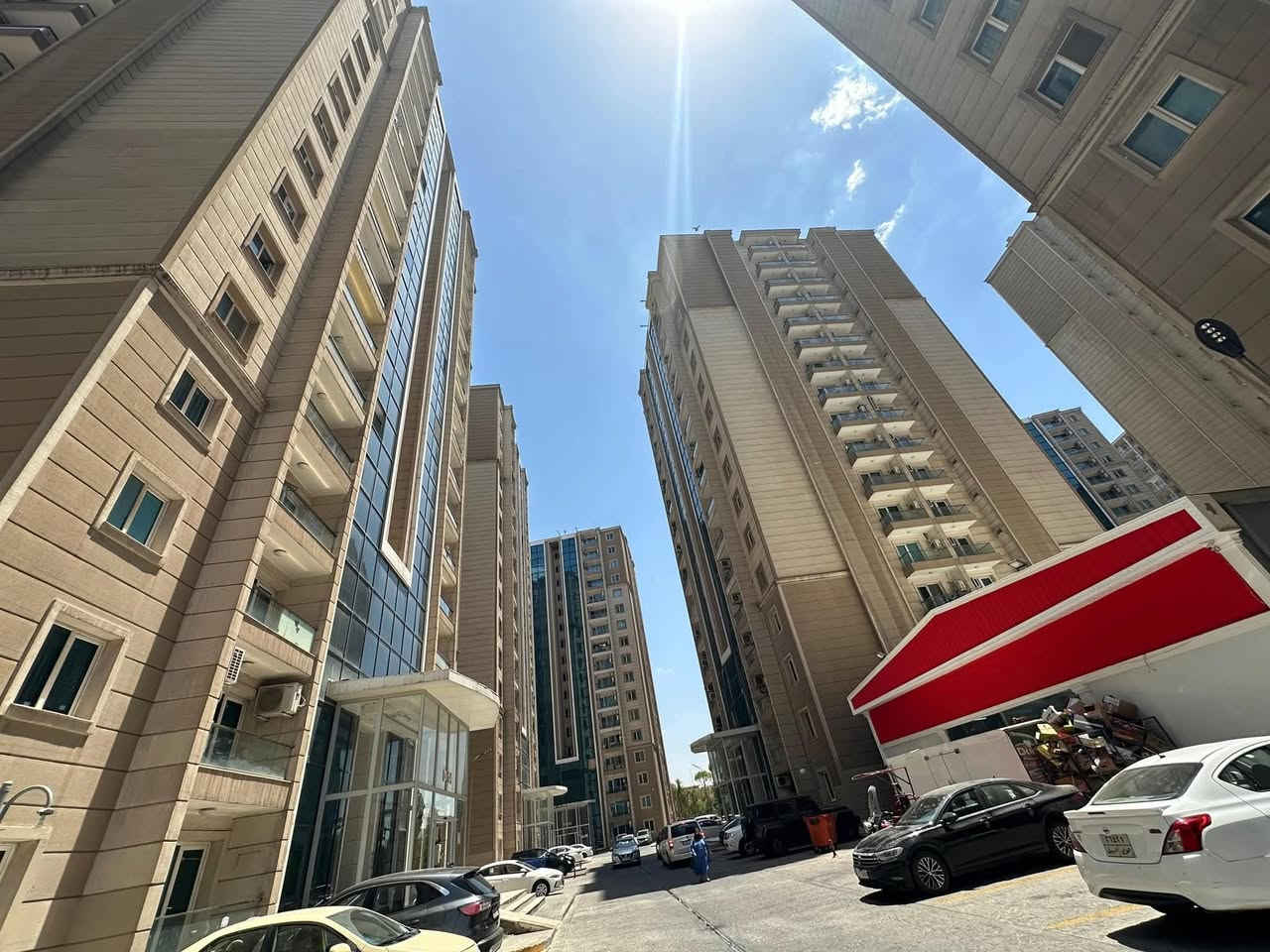 شقة للبيع في نيو اسكان 🏙 / موقع شارع 60  وسط مدينة أربيل 
مساحة 150م 
3 غرف نوم 🛏🛌 & استقبال & صالة & مطبخ & صحيات & بلكونه
 السعر 62000$(6 دفاتر و 20ورقة) 
التمليك طابو لكل شخص يحمل الجنسيه العراقي 

للتواصل:👤
***********
***********
واتساب __ڤايبر
شركة باغي لاوان
