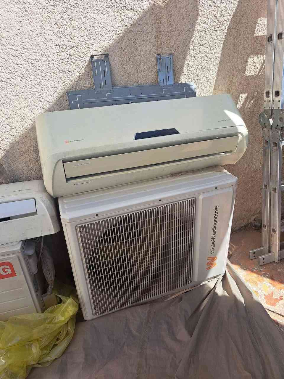سلام عليكم 
سبالت وستنج هاوس الامريكي  الاصلي والي ميعرفها خلي يسأل عليها برودة ثلج 
 واحد طن والثاني طنين سبالت نظيفة جدا ابيعها ع الشغل تاخذها من البيت.
واحد طن سعرة ٢٠٠ الف  
 2 طن ٣٠٠ الف
***********
